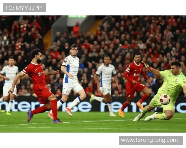 热刺与利物浦巅峰对决宣传图揭晓激情碰撞即将上演